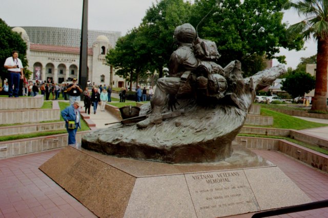 vietnammemorial3.jpg